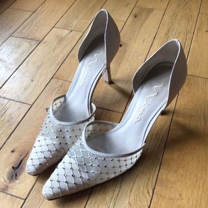 Nina embellished pointy toed dress shoes